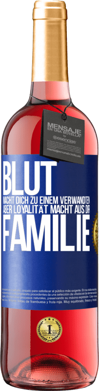 29,95 € | Roséwein ROSÉ Ausgabe Blut macht dich zu einem Verwandten, aber Loyalität macht aus dir Familie Blaue Markierung. Anpassbares Etikett Junger Wein Ernte 2023 Tempranillo