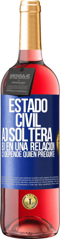 29,95 € Envío gratis | Vino Rosado Edición ROSÉ Estado civil: a) Soltera b) En una relación c) Depende quién pregunte Etiqueta Azul. Etiqueta personalizable Vino joven Cosecha 2025 Tempranillo