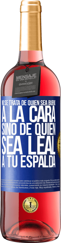 29,95 € | Vino Rosado Edición ROSÉ No se trata de quién sea bueno a la cara, sino de quién sea leal a tu espalda Etiqueta Azul. Etiqueta personalizable Vino joven Cosecha 2024 Tempranillo