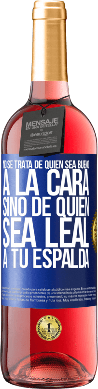 29,95 € Envío gratis | Vino Rosado Edición ROSÉ No se trata de quién sea bueno a la cara, sino de quién sea leal a tu espalda Etiqueta Azul. Etiqueta personalizable Vino joven Cosecha 2025 Tempranillo