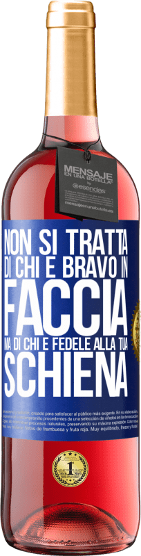 29,95 € | Vino rosato Edizione ROSÉ Non si tratta di chi è bravo in faccia, ma di chi è fedele alla tua schiena Etichetta Blu. Etichetta personalizzabile Vino giovane Raccogliere 2024 Tempranillo