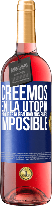 Envío gratis | Vino Rosado Edición ROSÉ Creemos en la utopía porque esta realidad nos parece imposible Etiqueta Azul. Etiqueta personalizable Vino joven Cosecha 2023 Tempranillo