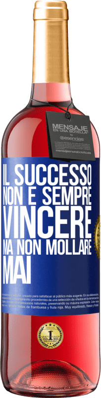 Spedizione Gratuita | Vino rosato Edizione ROSÉ Il successo non è sempre vincere, ma non mollare mai Etichetta Blu. Etichetta personalizzabile Vino giovane Raccogliere 2023 Tempranillo