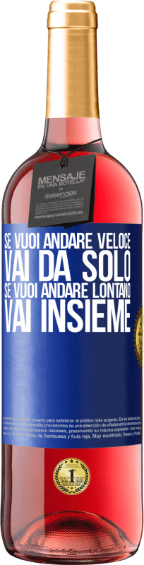 Spedizione Gratuita | Vino rosato Edizione ROSÉ Se vuoi andare veloce, vai da solo. Se vuoi andare lontano, vai insieme Etichetta Blu. Etichetta personalizzabile Vino giovane Raccogliere 2023 Tempranillo