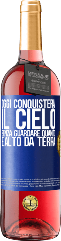 29,95 € Spedizione Gratuita | Vino rosato Edizione ROSÉ Oggi conquisterai il cielo, senza guardare quanto è alto da terra Etichetta Blu. Etichetta personalizzabile Vino giovane Raccogliere 2025 Tempranillo