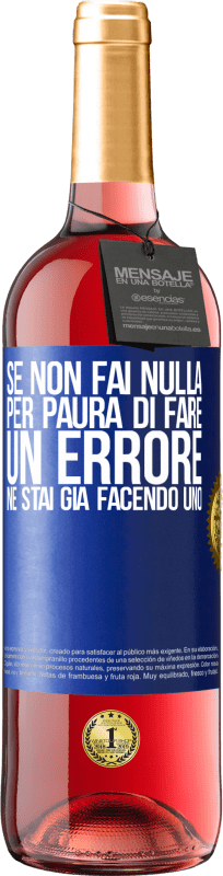 29,95 € Spedizione Gratuita | Vino rosato Edizione ROSÉ Se non fai nulla per paura di fare un errore, ne stai già facendo uno Etichetta Blu. Etichetta personalizzabile Vino giovane Raccogliere 2025 Tempranillo