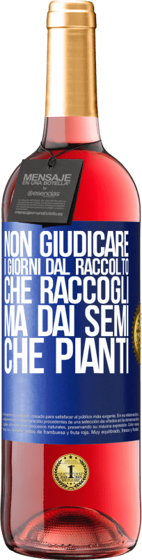 29,95 € Spedizione Gratuita | Vino rosato Edizione ROSÉ Non giudicare i giorni dal raccolto che raccogli, ma dai semi che pianti Etichetta Blu. Etichetta personalizzabile Vino giovane Raccogliere 2025 Tempranillo