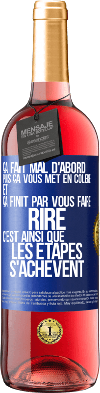29,95 € | Vin rosé Édition ROSÉ Ça fait mal d'abord puis ça vous met en colère et ça finit par vous faire rire. C'est ainsi que les étapes s'achèvent Étiquette Bleue. Étiquette personnalisable Vin jeune Récolte 2025 Tempranillo