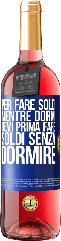 29,95 € | Vino rosato Edizione ROSÉ Per fare soldi mentre dormi, devi prima fare soldi senza dormire Etichetta Blu. Etichetta personalizzabile Vino giovane Raccogliere 2024 Tempranillo