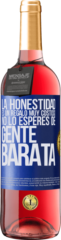 29,95 € | Vino Rosado Edición ROSÉ La honestidad es un regalo muy costoso. No lo esperes de gente barata Etiqueta Azul. Etiqueta personalizable Vino joven Cosecha 2024 Tempranillo