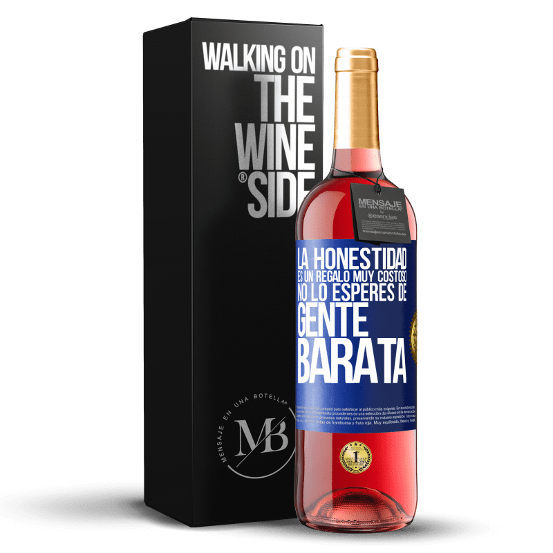 29,95 € Envío gratis | Vino Rosado Edición ROSÉ La honestidad es un regalo muy costoso. No lo esperes de gente barata Etiqueta Azul. Etiqueta personalizable Vino joven Cosecha 2024 Tempranillo