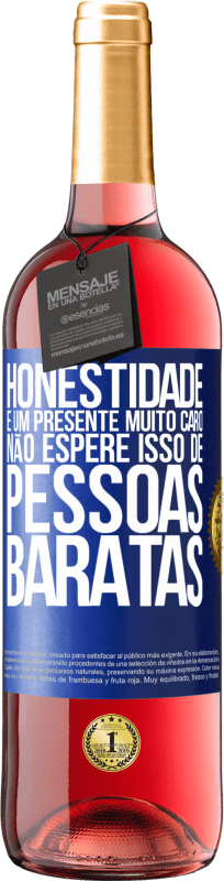 29,95 € | Vinho rosé Edição ROSÉ Honestidade é um presente muito caro. Não espere isso de pessoas baratas Etiqueta Azul. Etiqueta personalizável Vinho jovem Colheita 2024 Tempranillo