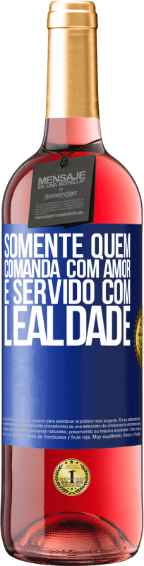 29,95 € | Vinho rosé Edição ROSÉ Somente quem comanda com amor é servido com lealdade Etiqueta Azul. Etiqueta personalizável Vinho jovem Colheita 2024 Tempranillo