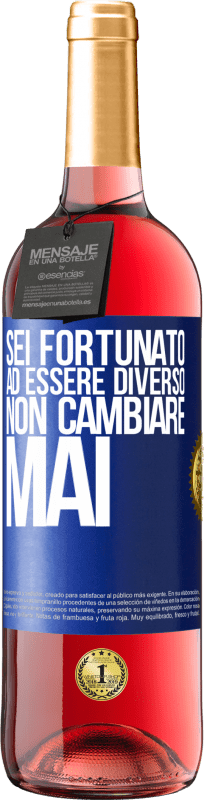 29,95 € | Vino rosato Edizione ROSÉ Sei fortunato ad essere diverso. Non cambiare mai Etichetta Blu. Etichetta personalizzabile Vino giovane Raccogliere 2024 Tempranillo