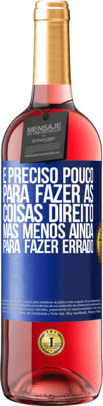 29,95 € | Vinho rosé Edição ROSÉ É preciso pouco para fazer as coisas direito, mas menos ainda para fazer errado Etiqueta Azul. Etiqueta personalizável Vinho jovem Colheita 2024 Tempranillo