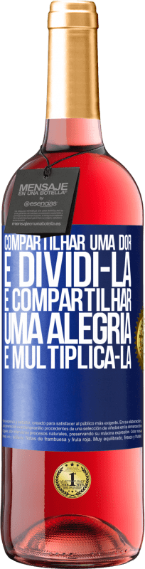 29,95 € | Vinho rosé Edição ROSÉ Compartilhar uma dor é dividi-la e compartilhar uma alegria é multiplicá-la Etiqueta Azul. Etiqueta personalizável Vinho jovem Colheita 2024 Tempranillo