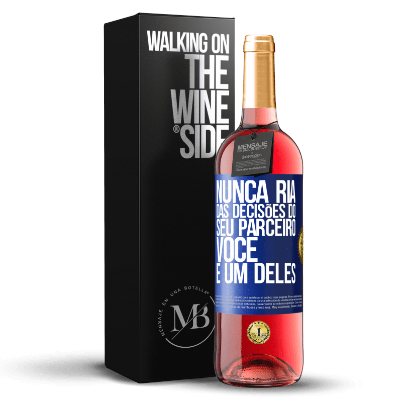 29,95 € Envio grátis | Vinho rosé Edição ROSÉ Nunca ria das decisões do seu parceiro. Você é um deles Etiqueta Azul. Etiqueta personalizável Vinho jovem Colheita 2024 Tempranillo