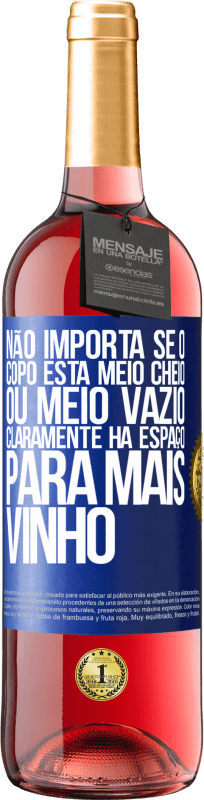 29,95 € | Vinho rosé Edição ROSÉ Não importa se o copo está meio cheio ou meio vazio. Claramente, há espaço para mais vinho Etiqueta Azul. Etiqueta personalizável Vinho jovem Colheita 2024 Tempranillo