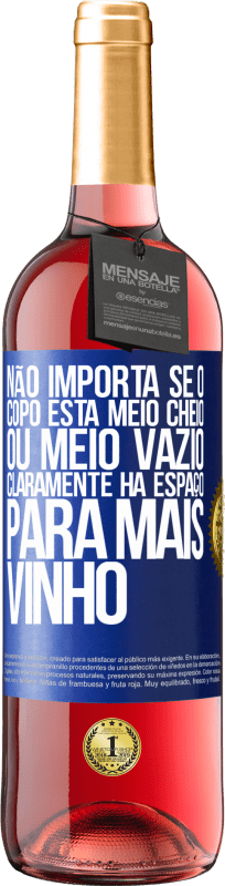 29,95 € Envio grátis | Vinho rosé Edição ROSÉ Não importa se o copo está meio cheio ou meio vazio. Claramente, há espaço para mais vinho Etiqueta Azul. Etiqueta personalizável Vinho jovem Colheita 2025 Tempranillo