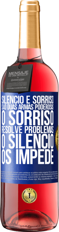 29,95 € | Vinho rosé Edição ROSÉ Silêncio e sorriso são duas armas poderosas. O sorriso resolve problemas, o silêncio os impede Etiqueta Azul. Etiqueta personalizável Vinho jovem Colheita 2024 Tempranillo