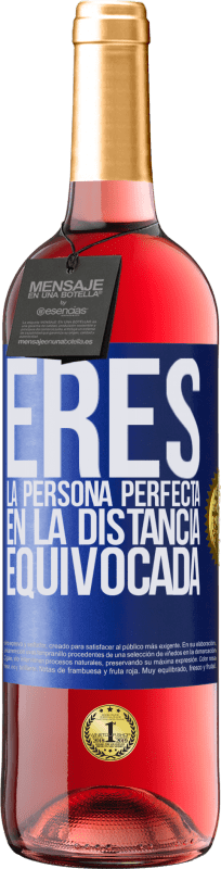 29,95 € | Vino Rosado Edición ROSÉ Eres la persona perfecta en la distancia equivocada Etiqueta Azul. Etiqueta personalizable Vino joven Cosecha 2023 Tempranillo