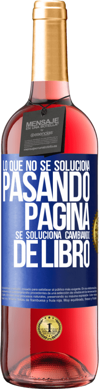 29,95 € Envío gratis | Vino Rosado Edición ROSÉ Lo que no se soluciona pasando página, se soluciona cambiando de libro Etiqueta Azul. Etiqueta personalizable Vino joven Cosecha 2025 Tempranillo