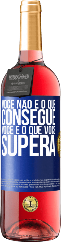 29,95 € | Vinho rosé Edição ROSÉ Você não é o que consegue. Você é o que você supera Etiqueta Azul. Etiqueta personalizável Vinho jovem Colheita 2024 Tempranillo