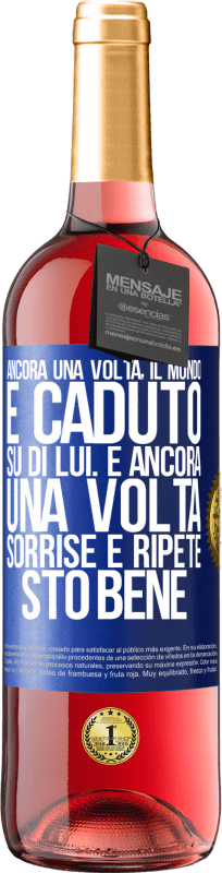 Spedizione Gratuita | Vino rosato Edizione ROSÉ Ancora una volta, il mondo è caduto su di lui. E ancora una volta, sorrise e ripeté Sto bene Etichetta Blu. Etichetta personalizzabile Vino giovane Raccogliere 2023 Tempranillo