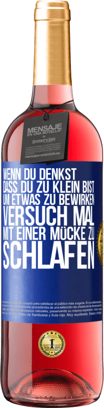 29,95 € | Roséwein ROSÉ Ausgabe Wenn du denkst, dass du zu klein bist, um etwas zu bewirken, versuch mal, mit einer Mücke zu schlafen Blaue Markierung. Anpassbares Etikett Junger Wein Ernte 2024 Tempranillo