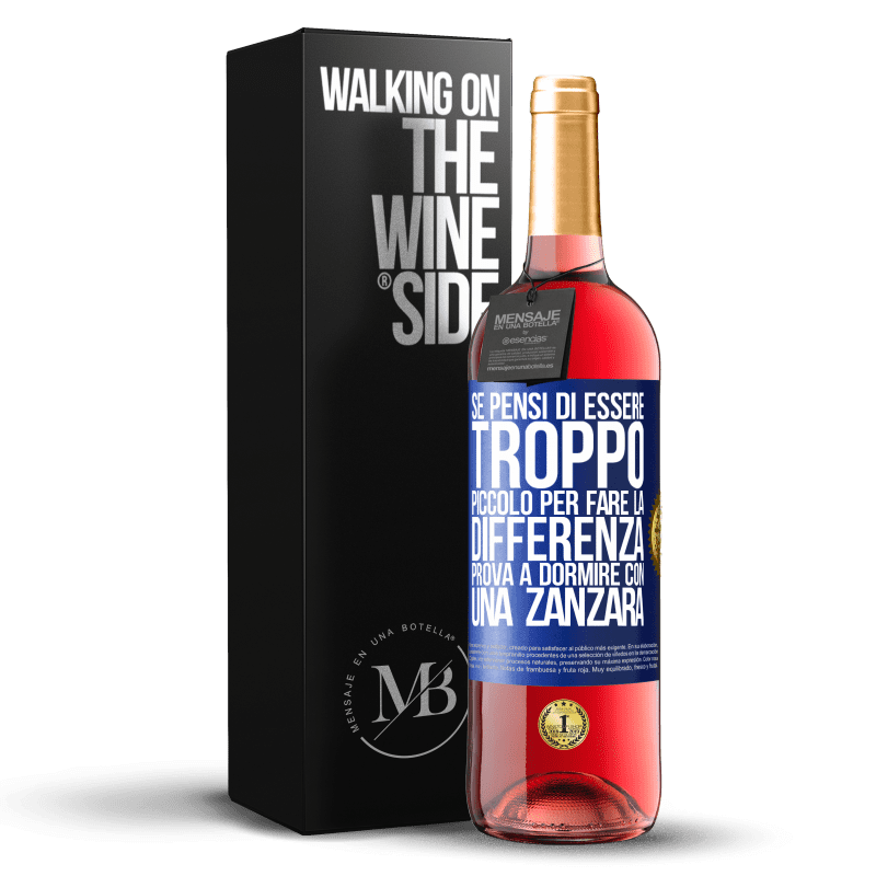 29,95 € Spedizione Gratuita | Vino rosato Edizione ROSÉ Se pensi di essere troppo piccolo per fare la differenza, prova a dormire con una zanzara Etichetta Blu. Etichetta personalizzabile Vino giovane Raccogliere 2024 Tempranillo