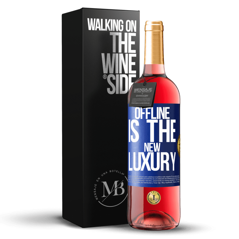 29,95 € Envio grátis | Vinho rosé Edição ROSÉ Offline is the new luxury Etiqueta Azul. Etiqueta personalizável Vinho jovem Colheita 2025 Tempranillo