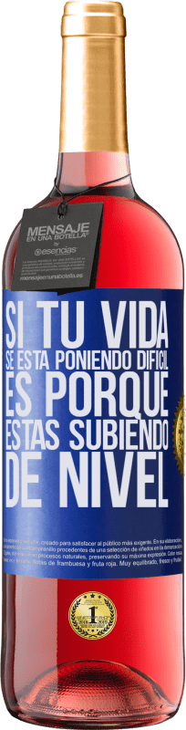 29,95 € | Vino Rosado Edición ROSÉ Si tu vida se está poniendo difícil, es porque estás subiendo de nivel Etiqueta Azul. Etiqueta personalizable Vino joven Cosecha 2024 Tempranillo