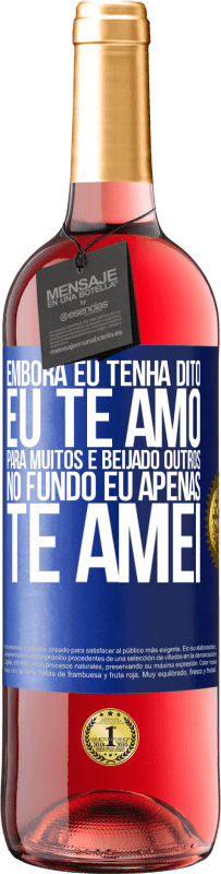 29,95 € Envio grátis | Vinho rosé Edição ROSÉ Embora eu tenha dito eu te amo para muitos e beijado outros, no fundo eu apenas te amei Etiqueta Azul. Etiqueta personalizável Vinho jovem Colheita 2024 Tempranillo