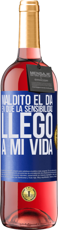 29,95 € | Vino Rosado Edición ROSÉ Maldito el día en que la sensibilidad llegó a mi vida Etiqueta Azul. Etiqueta personalizable Vino joven Cosecha 2024 Tempranillo