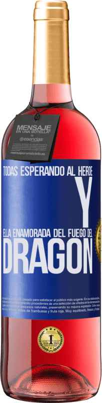 «Todas esperando al héroe y ella enamorada del fuego del dragón» Edición ROSÉ