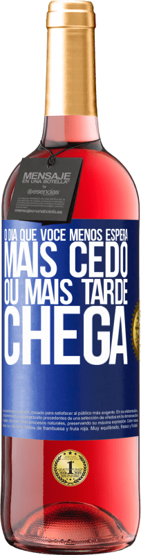 29,95 € | Vinho rosé Edição ROSÉ O dia que você menos espera, mais cedo ou mais tarde chega Etiqueta Azul. Etiqueta personalizável Vinho jovem Colheita 2024 Tempranillo