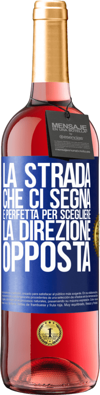 29,95 € | Vino rosato Edizione ROSÉ La strada che ci segna è perfetta per scegliere la direzione opposta Etichetta Blu. Etichetta personalizzabile Vino giovane Raccogliere 2024 Tempranillo