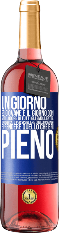 29,95 € | Vino rosato Edizione ROSÉ Un giorno sei giovane e il giorno dopo, senti l'odore di tutti gli emollienti del supermercato per scegliere quello che Etichetta Blu. Etichetta personalizzabile Vino giovane Raccogliere 2024 Tempranillo