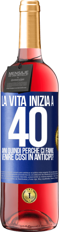 29,95 € Spedizione Gratuita | Vino rosato Edizione ROSÉ La vita inizia a 40 anni. Quindi perché ci fanno venire così in anticipo? Etichetta Blu. Etichetta personalizzabile Vino giovane Raccogliere 2025 Tempranillo