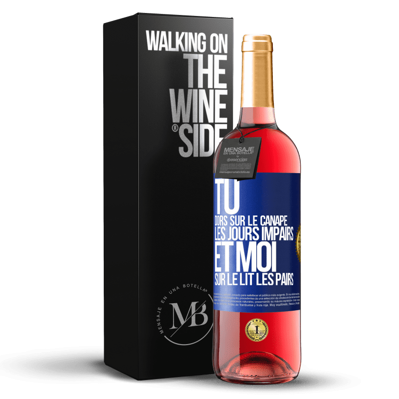 29,95 € Envoi gratuit | Vin rosé Édition ROSÉ Tu dors sur le canapé les jours impairs et moi sur le lit les pairs Étiquette Bleue. Étiquette personnalisable Vin jeune Récolte 2023 Tempranillo