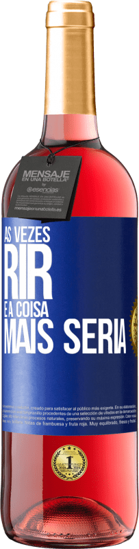 29,95 € Envio grátis | Vinho rosé Edição ROSÉ Às vezes rir é a coisa mais séria Etiqueta Azul. Etiqueta personalizável Vinho jovem Colheita 2023 Tempranillo