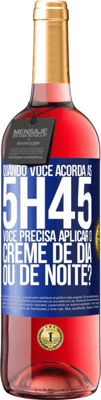 Envio grátis | Vinho rosé Edição ROSÉ Quando você acorda às 5h45, você precisa aplicar o creme de dia ou de noite? Etiqueta Azul. Etiqueta personalizável Vinho jovem Colheita 2023 Tempranillo