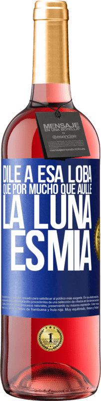 Envío gratis | Vino Rosado Edición ROSÉ Dile a esa loba que por mucho que aúlle la luna es mía Etiqueta Azul. Etiqueta personalizable Vino joven Cosecha 2023 Tempranillo