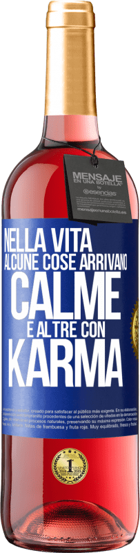 Spedizione Gratuita | Vino rosato Edizione ROSÉ Nella vita alcune cose arrivano calme e altre con karma Etichetta Blu. Etichetta personalizzabile Vino giovane Raccogliere 2023 Tempranillo