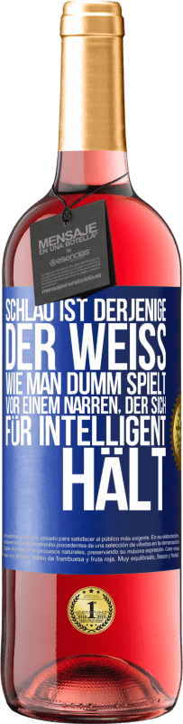 Kostenloser Versand | Roséwein ROSÉ Ausgabe Schlau ist derjenige, der weiß, wie man dumm spielt ... vor einem Narren, der sich für intelligent hält Blaue Markierung. Anpassbares Etikett Junger Wein Ernte 2023 Tempranillo