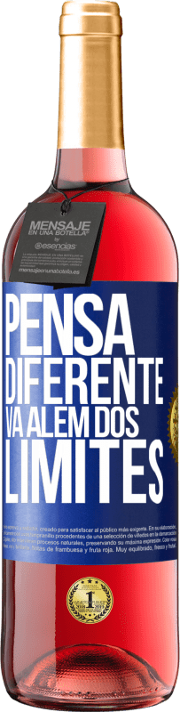 29,95 € Envio grátis | Vinho rosé Edição ROSÉ Pensa diferente. Vá além dos limites Etiqueta Azul. Etiqueta personalizável Vinho jovem Colheita 2023 Tempranillo