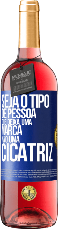 29,95 € Envio grátis | Vinho rosé Edição ROSÉ Seja o tipo de pessoa que deixa uma marca, não uma cicatriz Etiqueta Azul. Etiqueta personalizável Vinho jovem Colheita 2023 Tempranillo