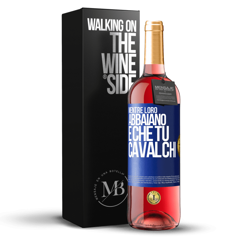 29,95 € Spedizione Gratuita | Vino rosato Edizione ROSÉ Mentre loro abbaiano è che tu cavalchi Etichetta Blu. Etichetta personalizzabile Vino giovane Raccogliere 2025 Tempranillo