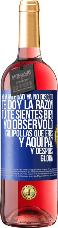 29,95 € | Vino Rosado Edición ROSÉ Yo a mi edad ya no discuto, te doy la razón, tú te sientes bien, yo observo lo gilipollas que eres y aquí paz y después Etiqueta Azul. Etiqueta personalizable Vino joven Cosecha 2024 Tempranillo