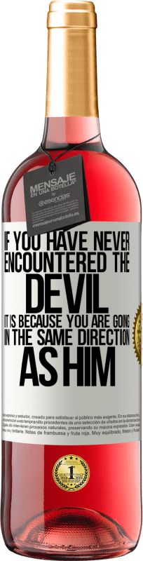 «Если вы никогда не сталкивались с дьяволом, это потому, что вы идете в том же направлении, что и он» Издание ROSÉ